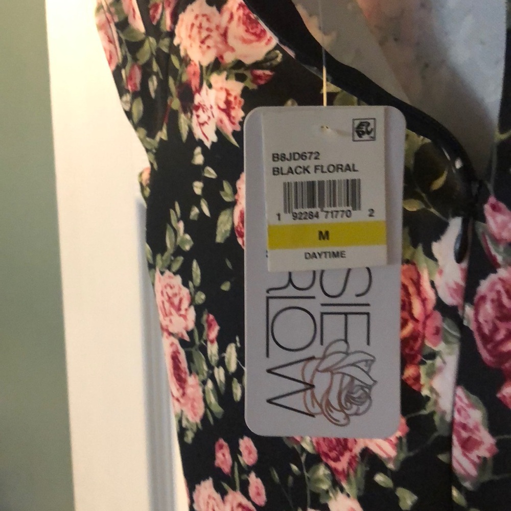 NWT Floral 👗 Ruffle - Picture 5 of 5